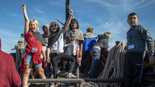 Elever jubler på Vikingeskibsmuseet