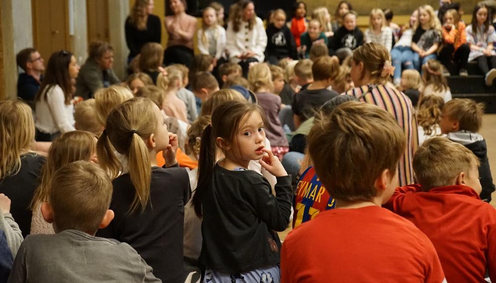 125 børn indvier Rimhelten Halfdan på Arbejdermuseet