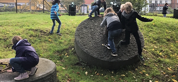 Skoleelever leger på Krudtværksmuseet