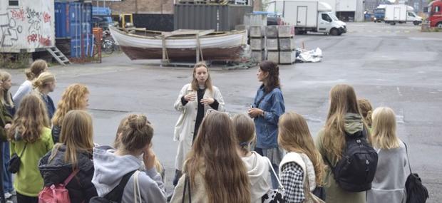 Elever på foto-opdagelse på Refshaleøen i København