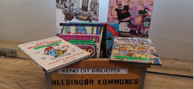 trækasse med forskellige billedbøger med bogudstiling ovenpå