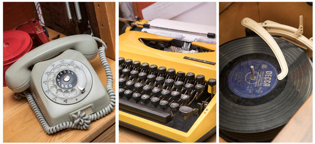 3 billeder af forskellige designs. Én drejeskivetelefon, en skrivemaskine og en pladespiller.